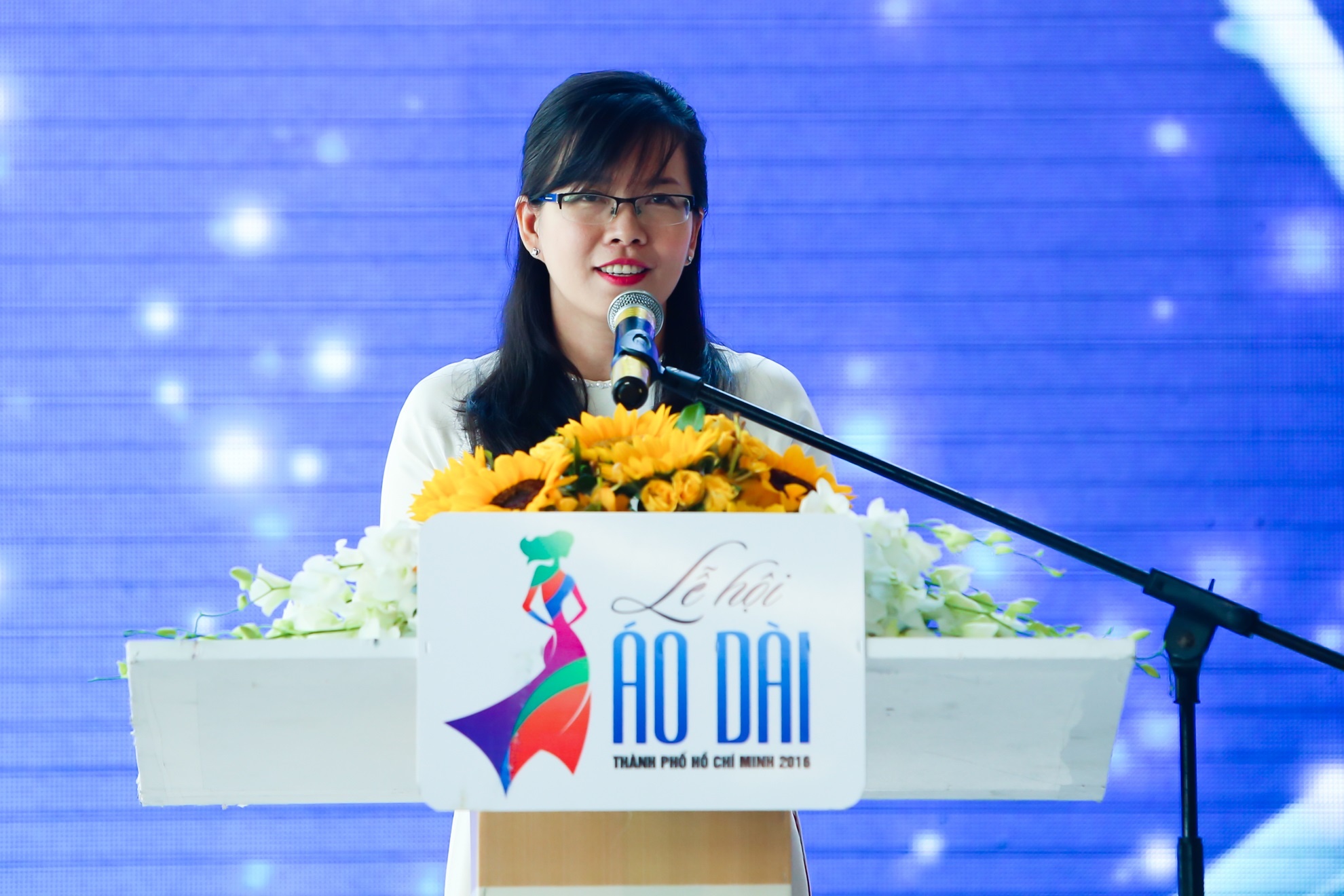 Ky Duyen lam giam khao,  Ky Duyen cham thi Duyen dang Ao dai anh 5