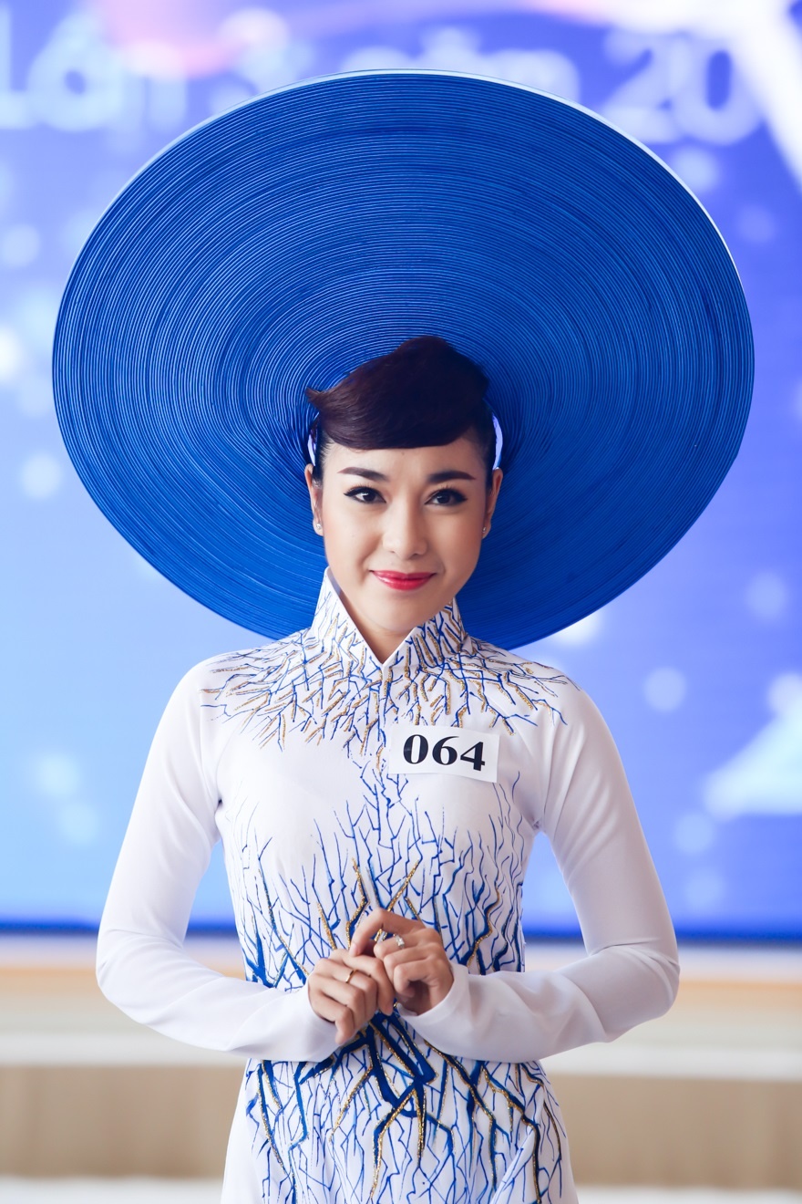 Ky Duyen lam giam khao,  Ky Duyen cham thi Duyen dang Ao dai anh 6