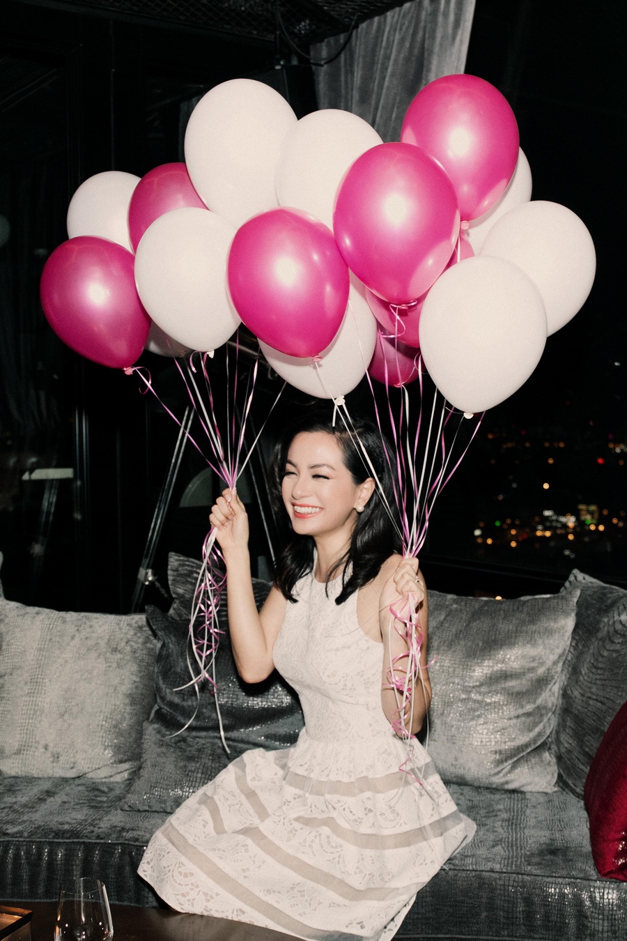 ngoc thuy to chuc tiec doc than,  ngoc thuy dam cuoi anh 1