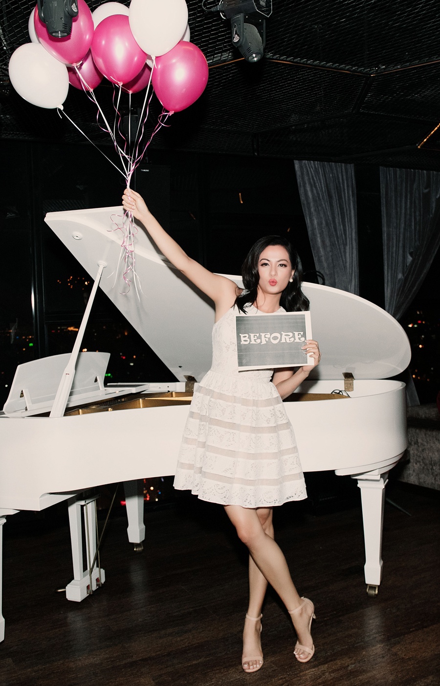 ngoc thuy to chuc tiec doc than,  ngoc thuy dam cuoi anh 2