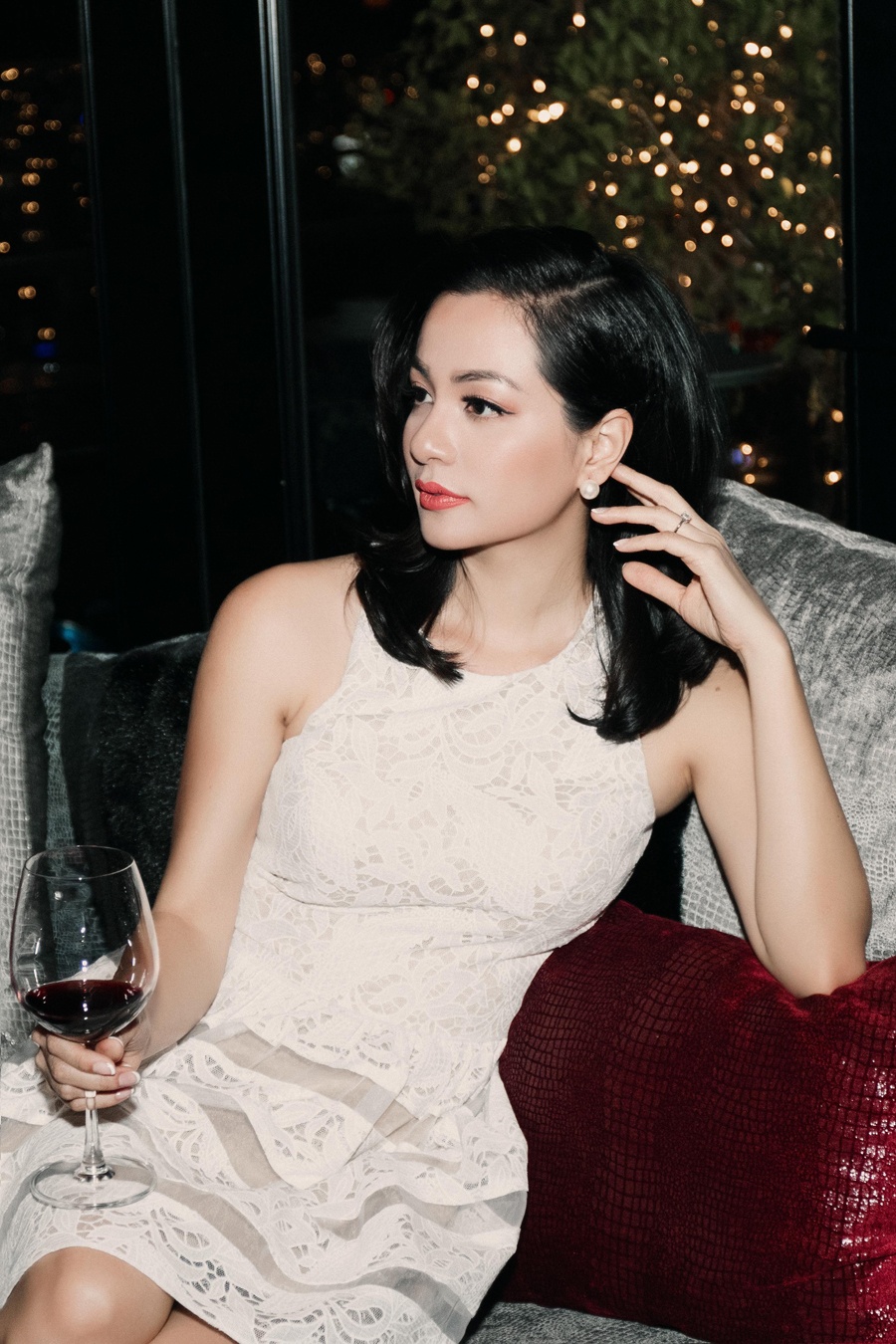 ngoc thuy to chuc tiec doc than,  ngoc thuy dam cuoi anh 3