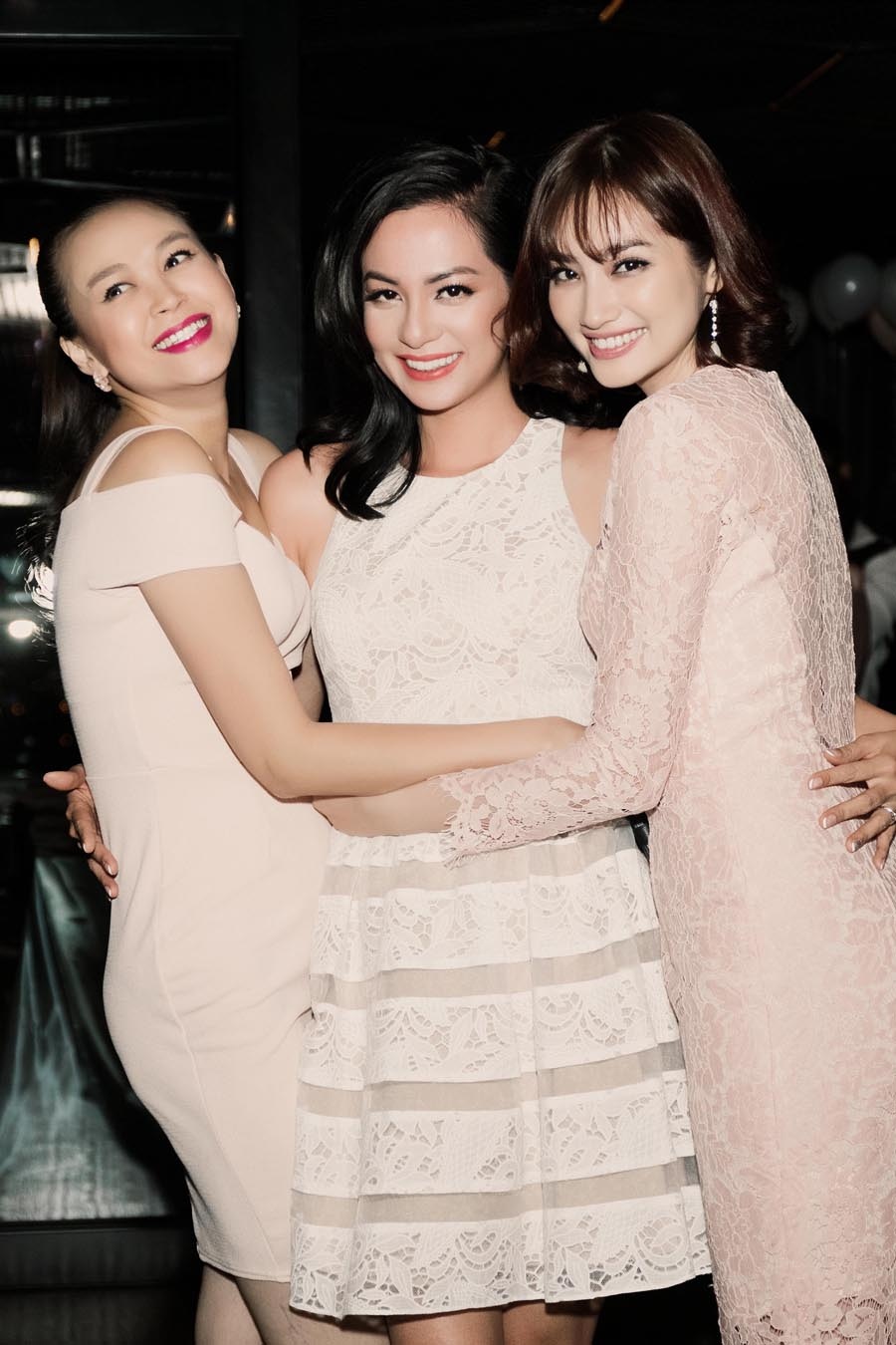 ngoc thuy to chuc tiec doc than,  ngoc thuy dam cuoi anh 6