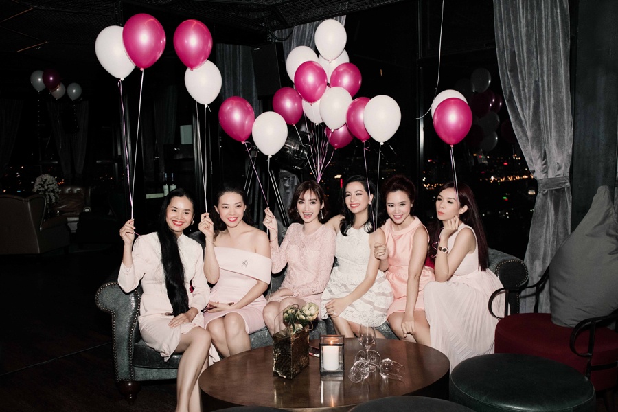 ngoc thuy to chuc tiec doc than,  ngoc thuy dam cuoi anh 8