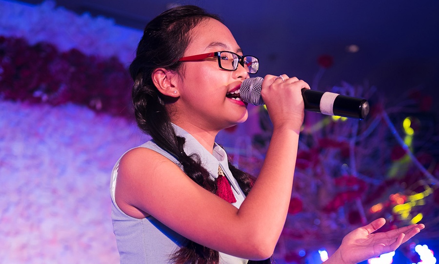 Phuong My Chi hat mung dam cuoi Nam Cuong hinh anh