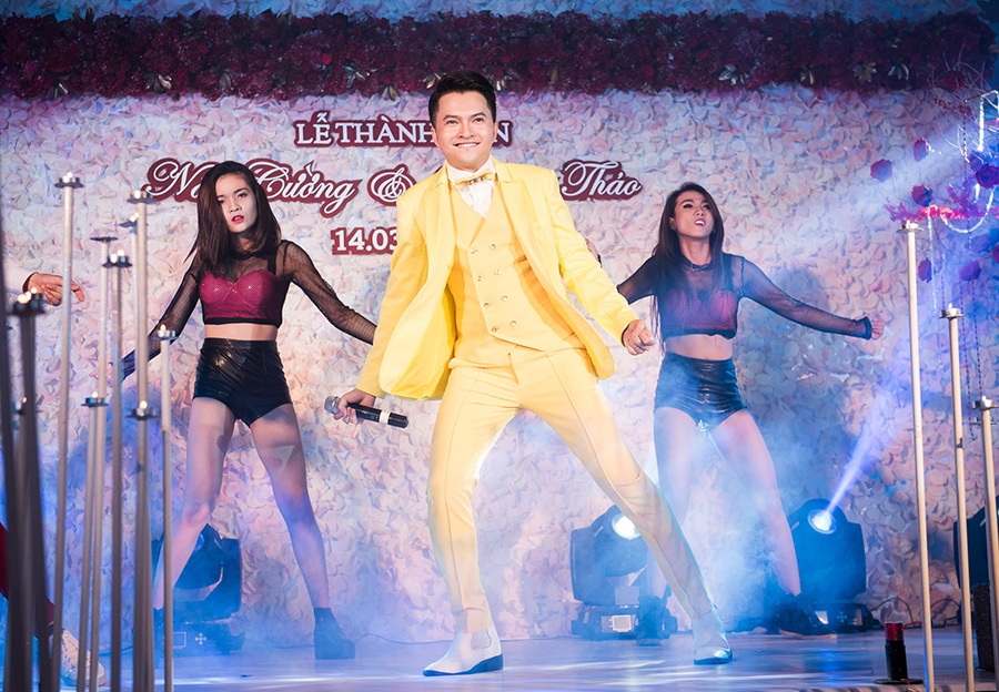 Nam Cuong to chuc dam cuoi,  Nam Cuong lay vo anh 3