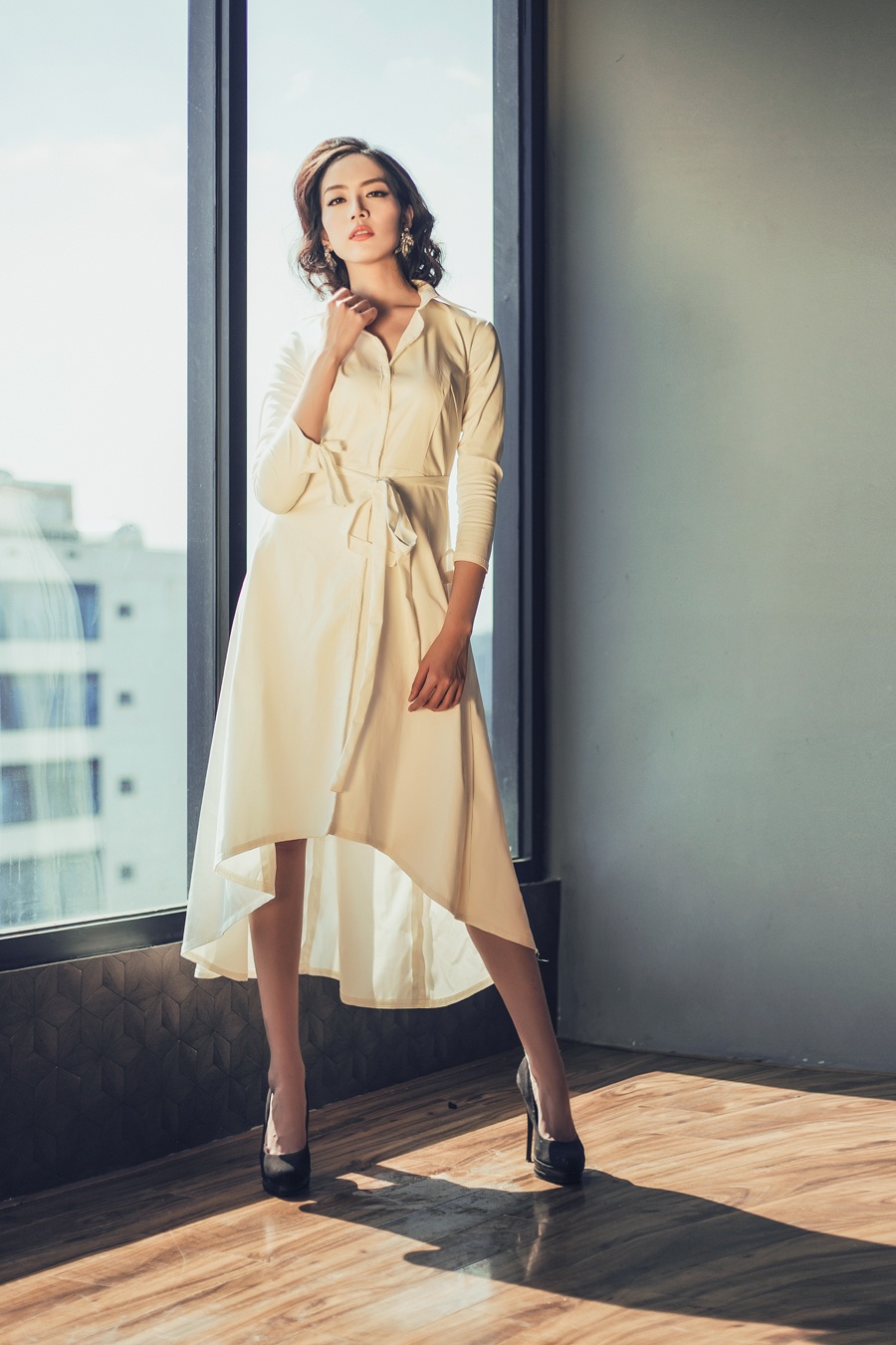 Ngoc Quy goi cam voi vay ren anh 4