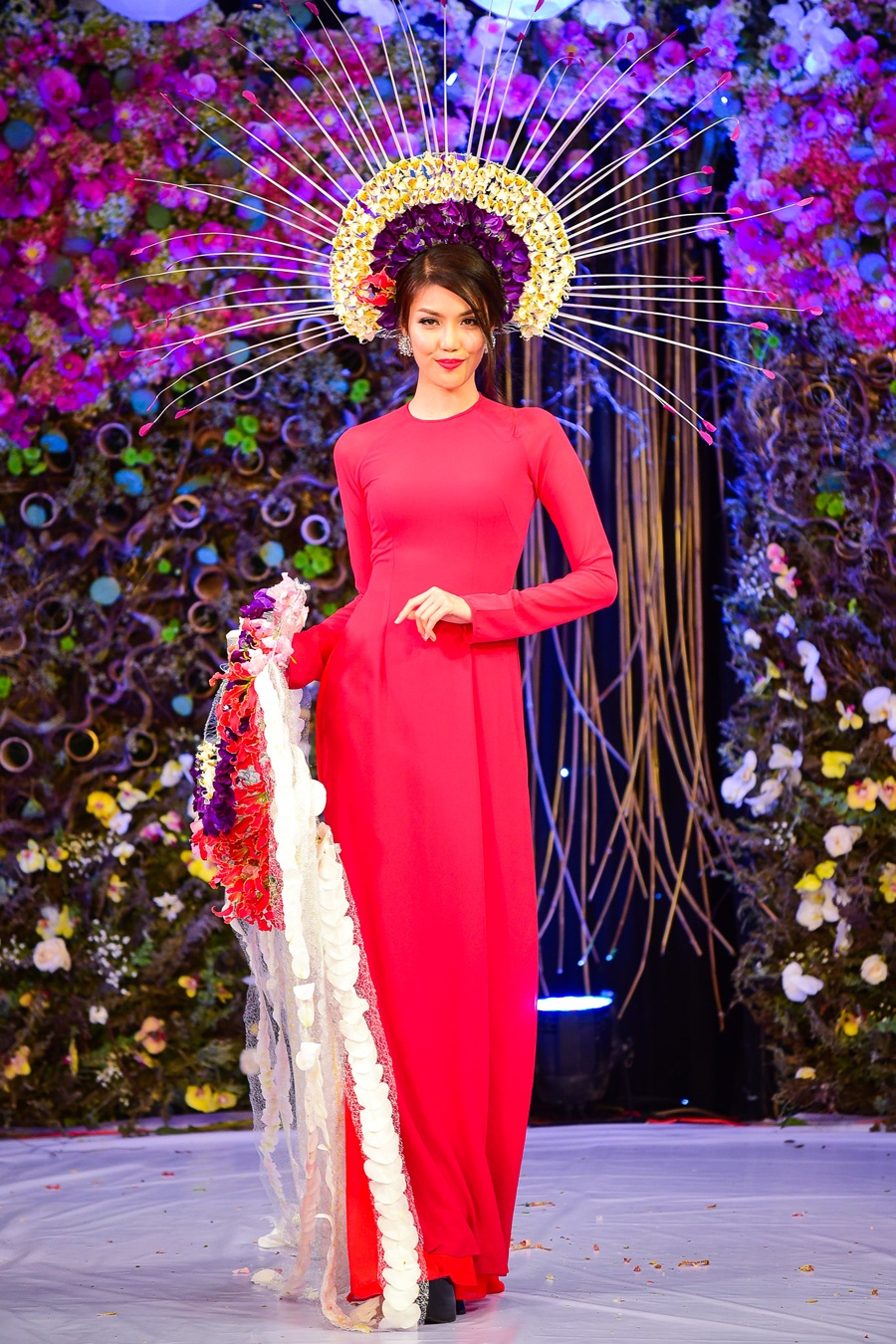 Huong Ly dien ao dai hoa tuoi doc dao,  Ao dai hoa tuoi anh 1