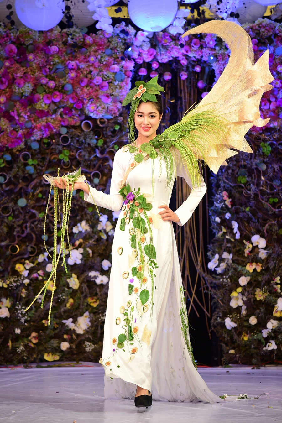 Huong Ly dien ao dai hoa tuoi doc dao,  Ao dai hoa tuoi anh 4