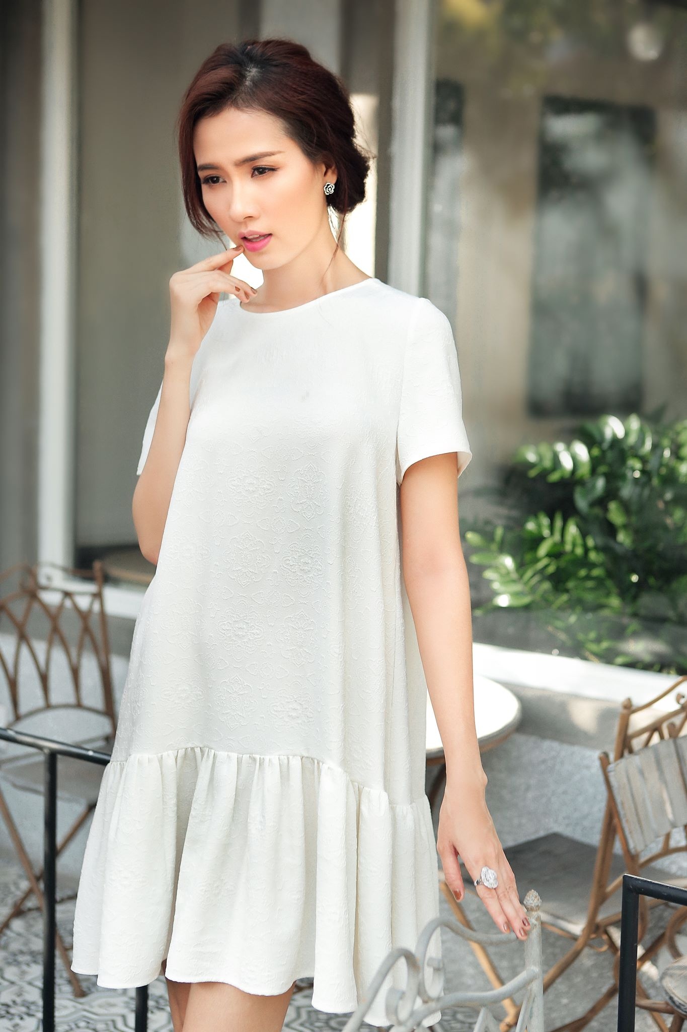 Phan Thi Mo mac dep,  Phan Thi Mo dien dam trang trong treo anh 3