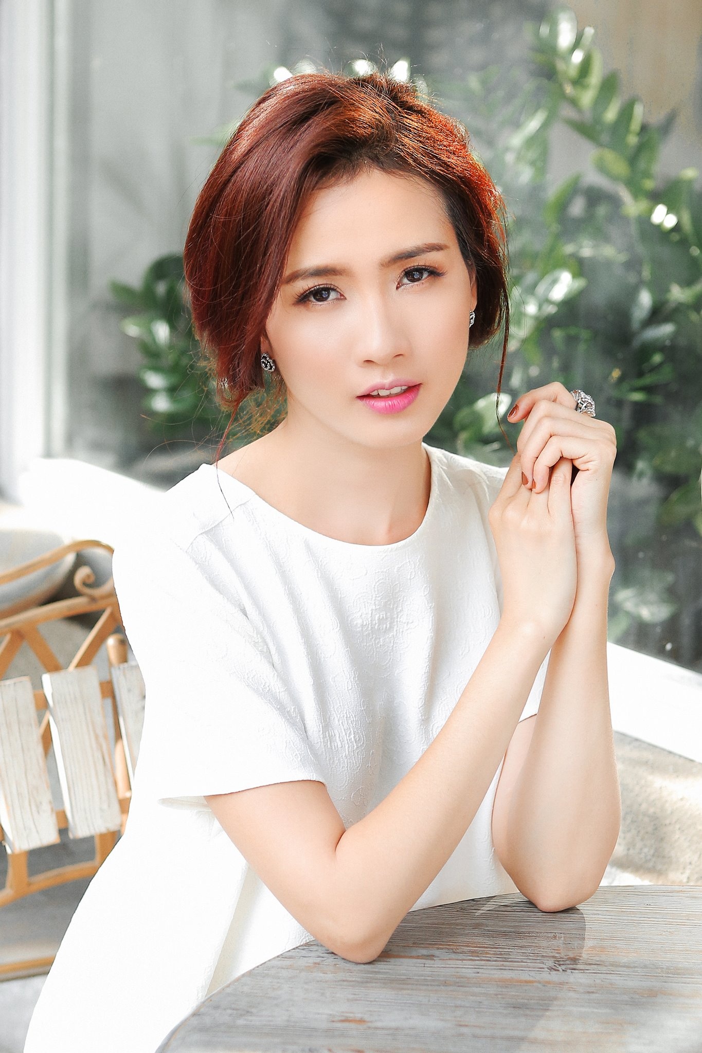 Phan Thi Mo mac dep,  Phan Thi Mo dien dam trang trong treo anh 4