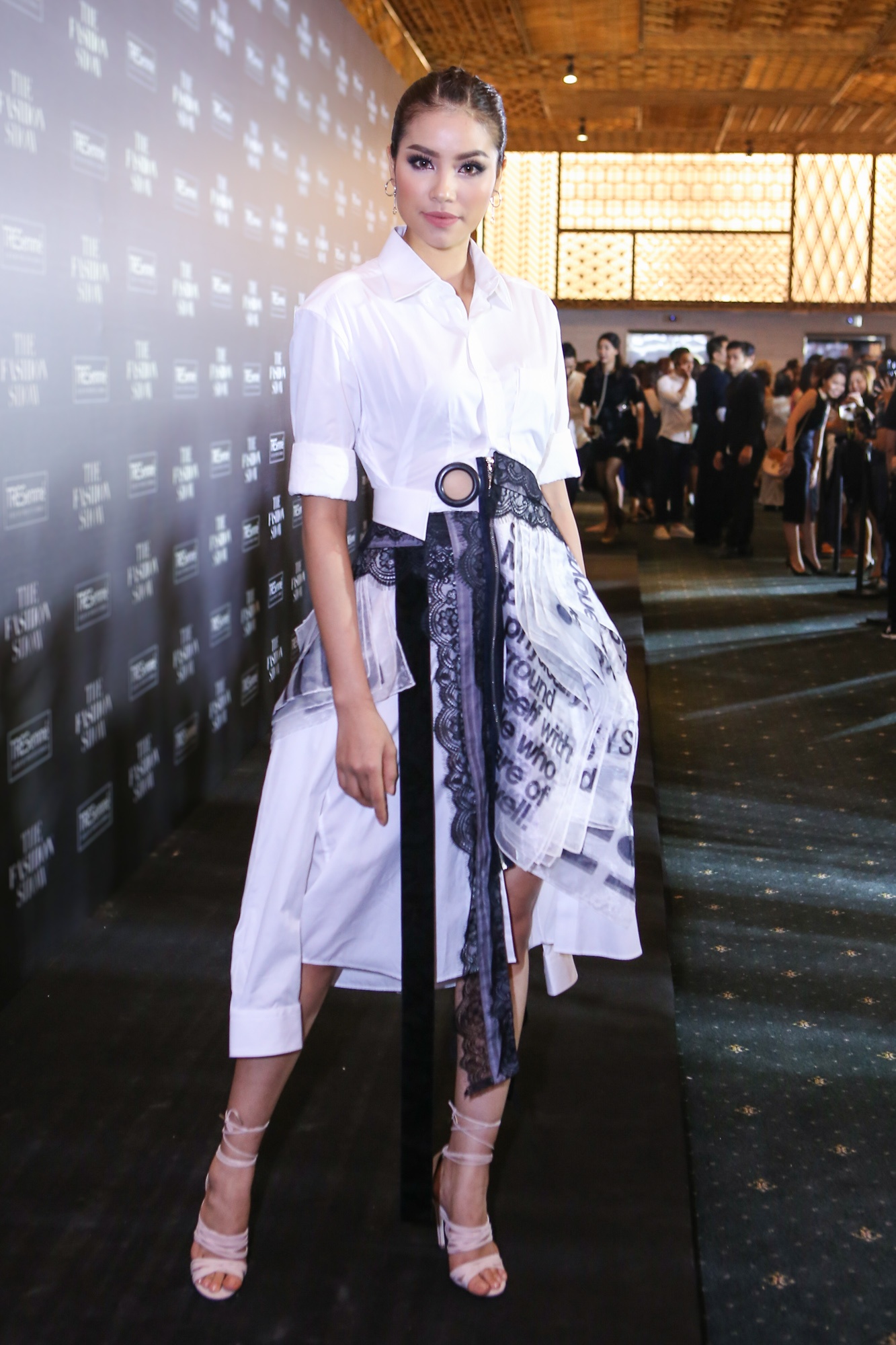 Pham Huong do sac Dang Thu Thao anh 1