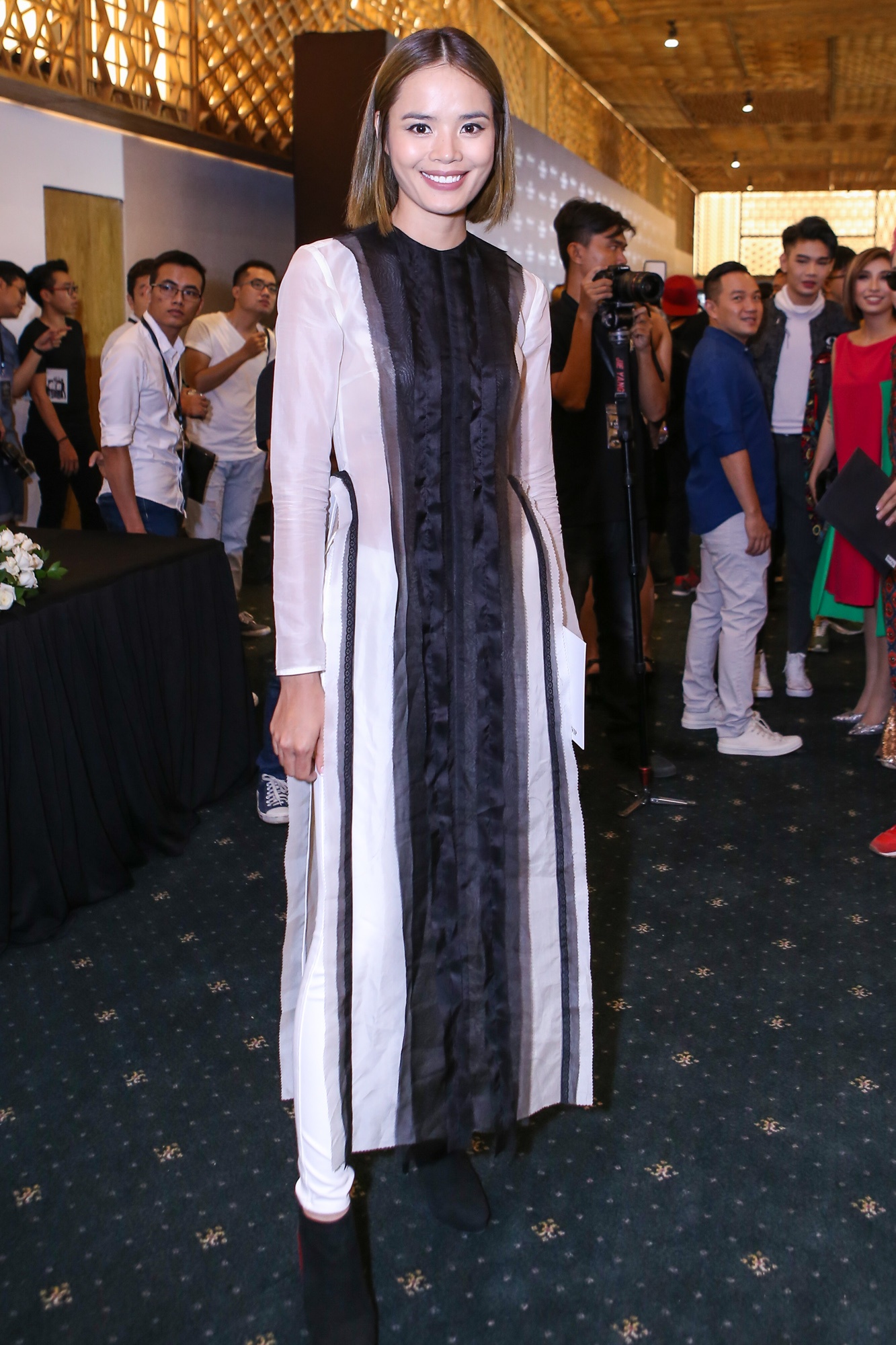 Pham Huong do sac Dang Thu Thao anh 15