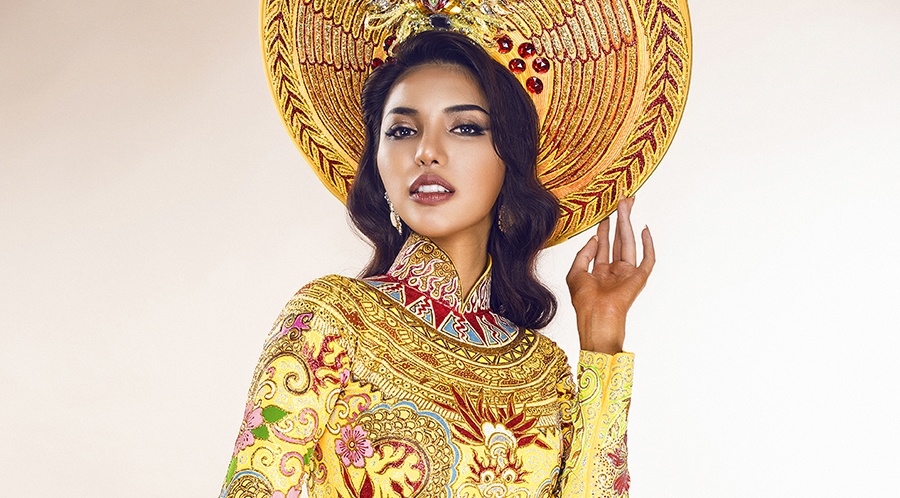 Trang phuc dan toc sac vang cua Kha Trang hinh anh