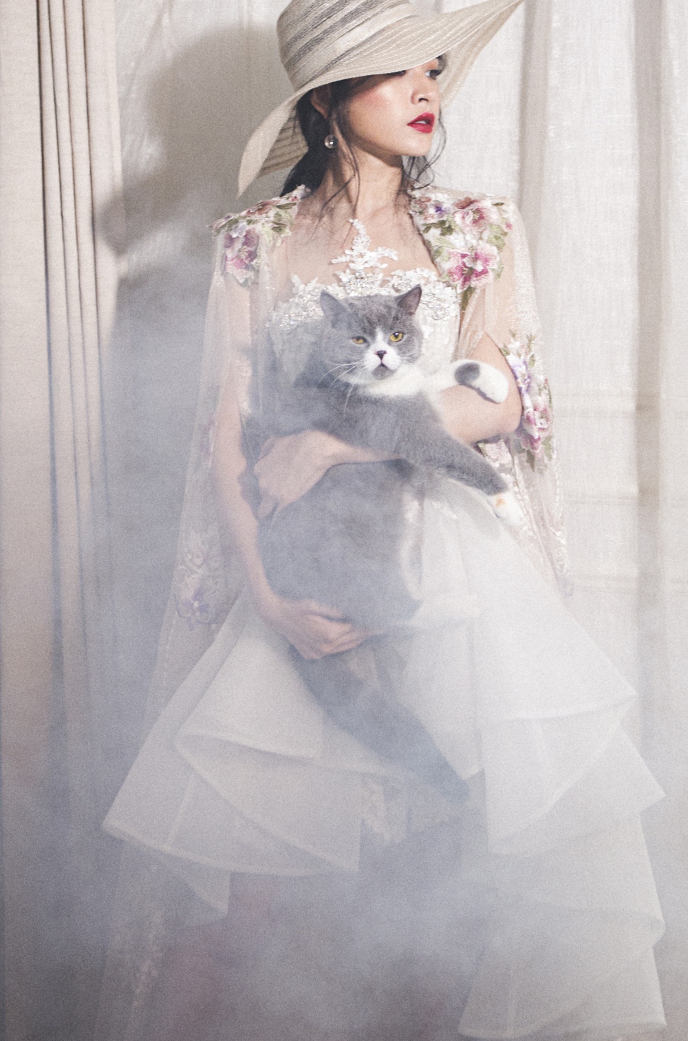 Chi Pu dien dam voan trang kem anh 3