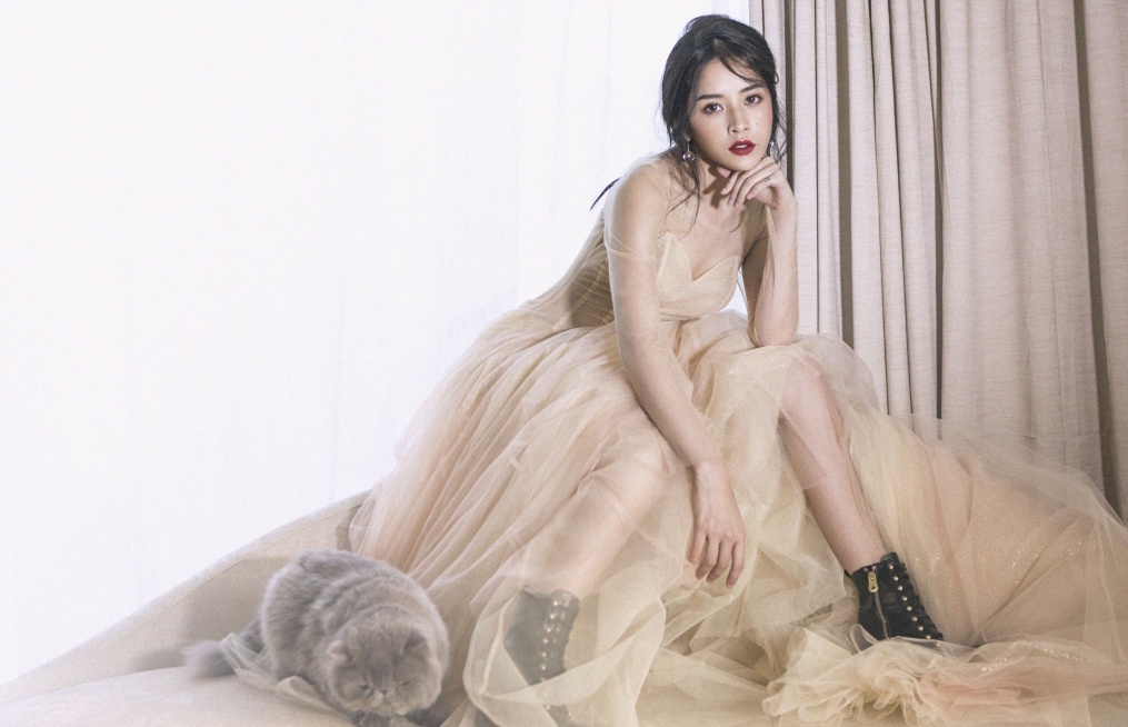 Chi Pu dien dam voan trang kem anh 5