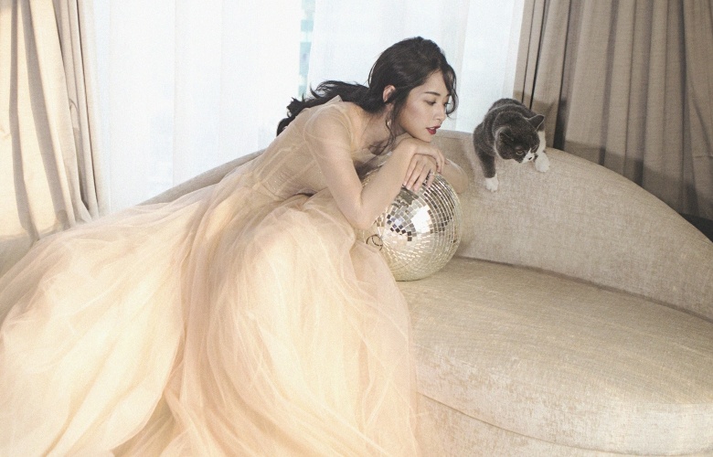 Chi Pu dien dam voan trang kem anh 7