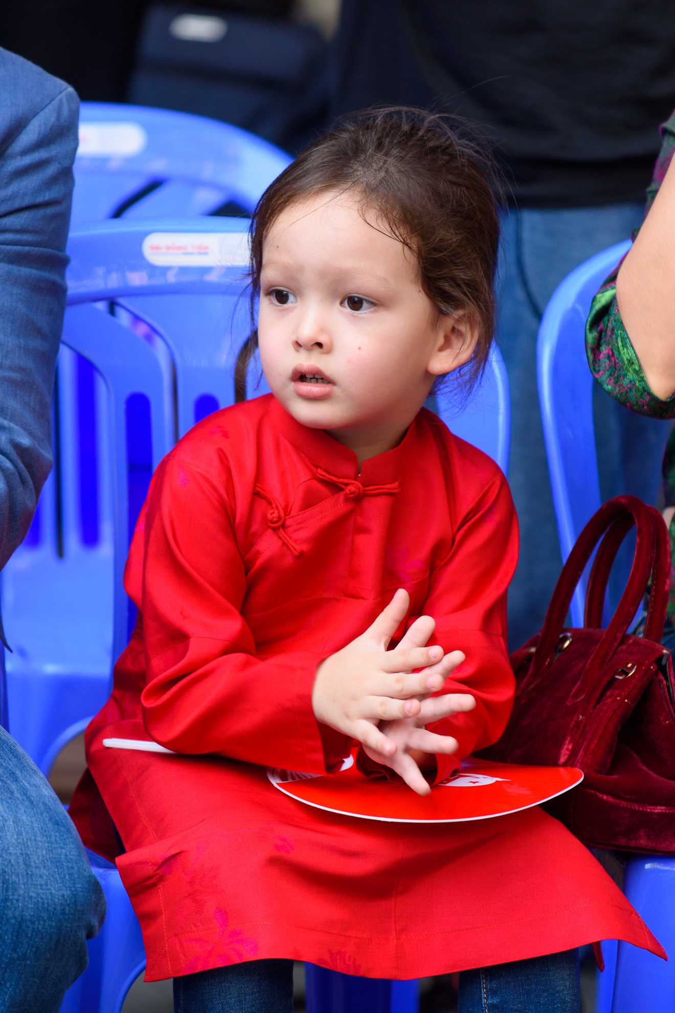 Hong Nhung dua Tom Tep di su kien anh 3