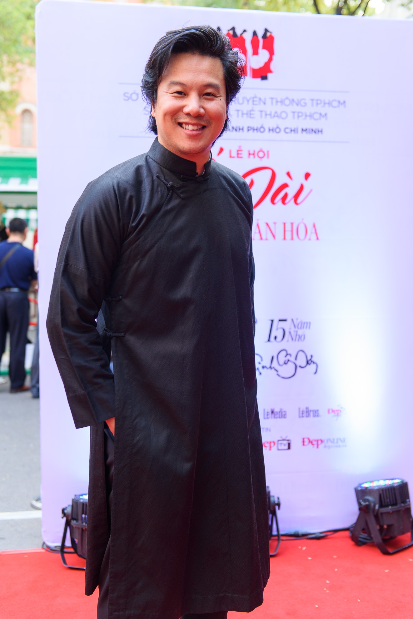 Hong Nhung dua Tom Tep di su kien anh 5