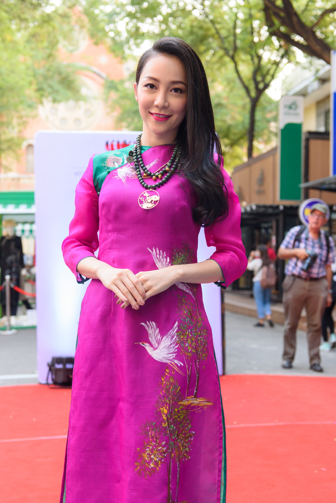 Hong Nhung dua Tom Tep di su kien anh 6