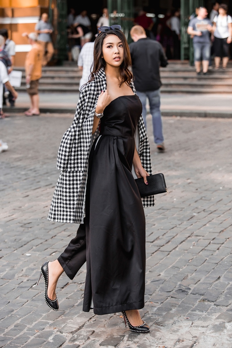 Thuy Van mac dep tren pho anh 2