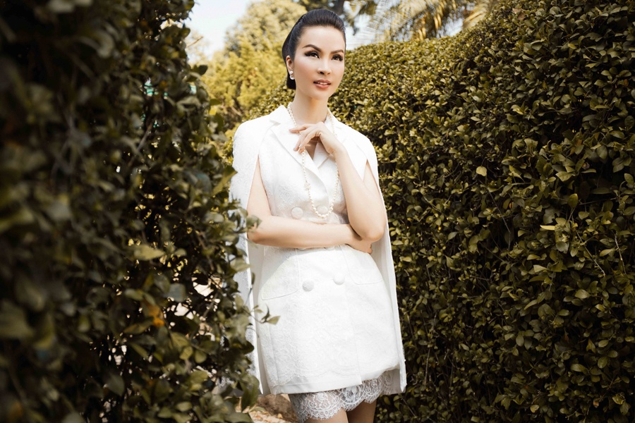 MC Thanh Mai dien vay trang den anh 1