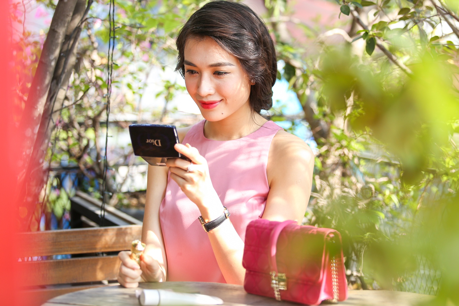 Bi quyet trang diem trong 2 phut cua Le Hang hinh anh