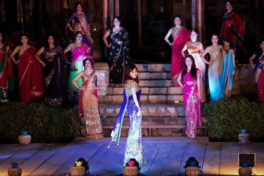 Hoa hau Dieu Hoa va chong con anh 8