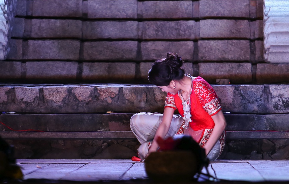 Le Hang bi te khi dien thoi trang anh 3