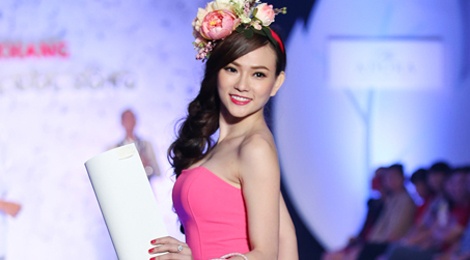 Ca si song bang nghe 'tay trai' hinh anh
