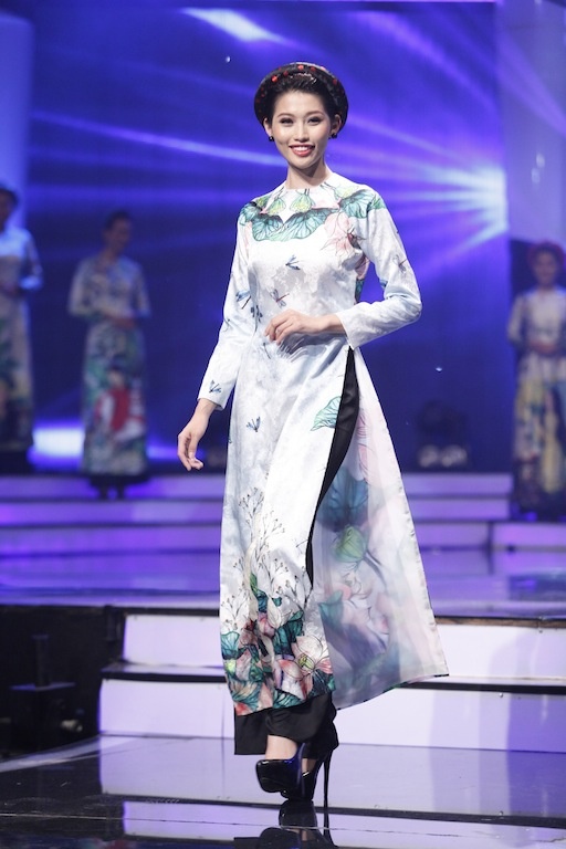 Ha Anh lam giam khao Hoa khoi Ao dai anh 2