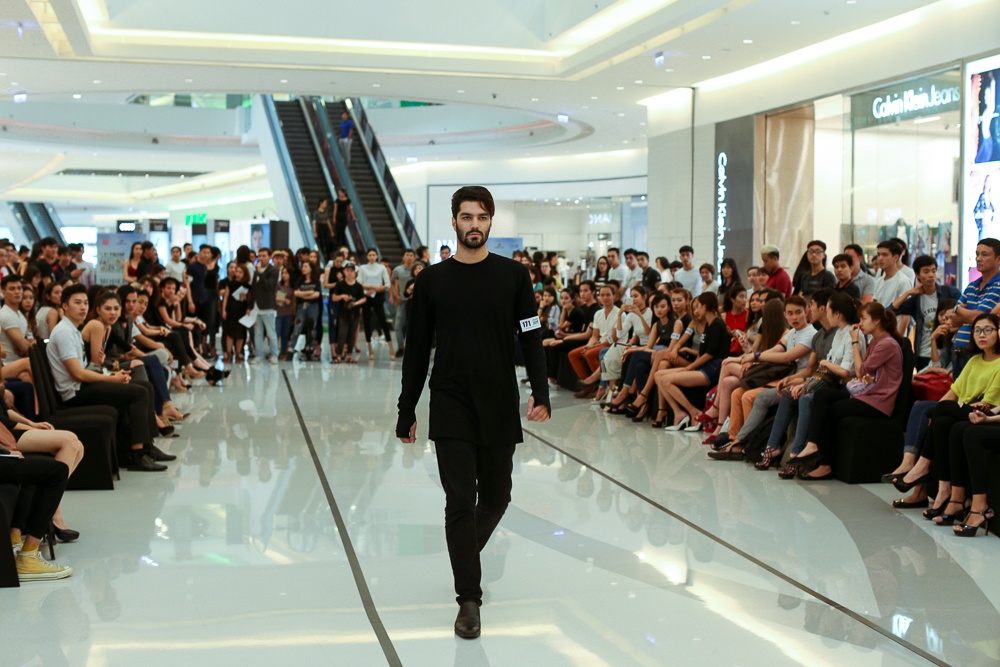 Hoang Thuy sexy di casting anh 9