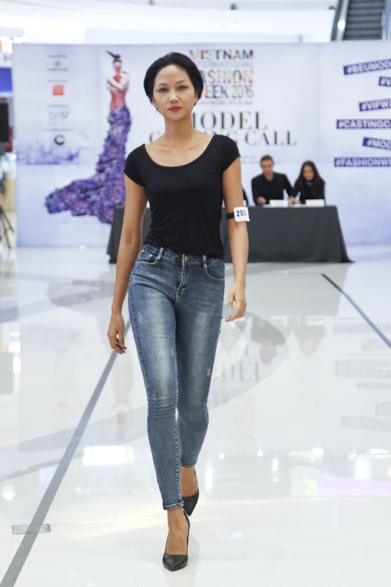 Hoang Thuy sexy di casting anh 10