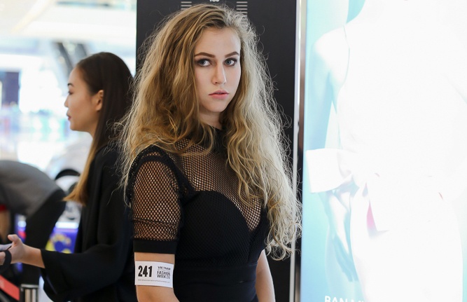 Hoang Thuy sexy di casting anh 8