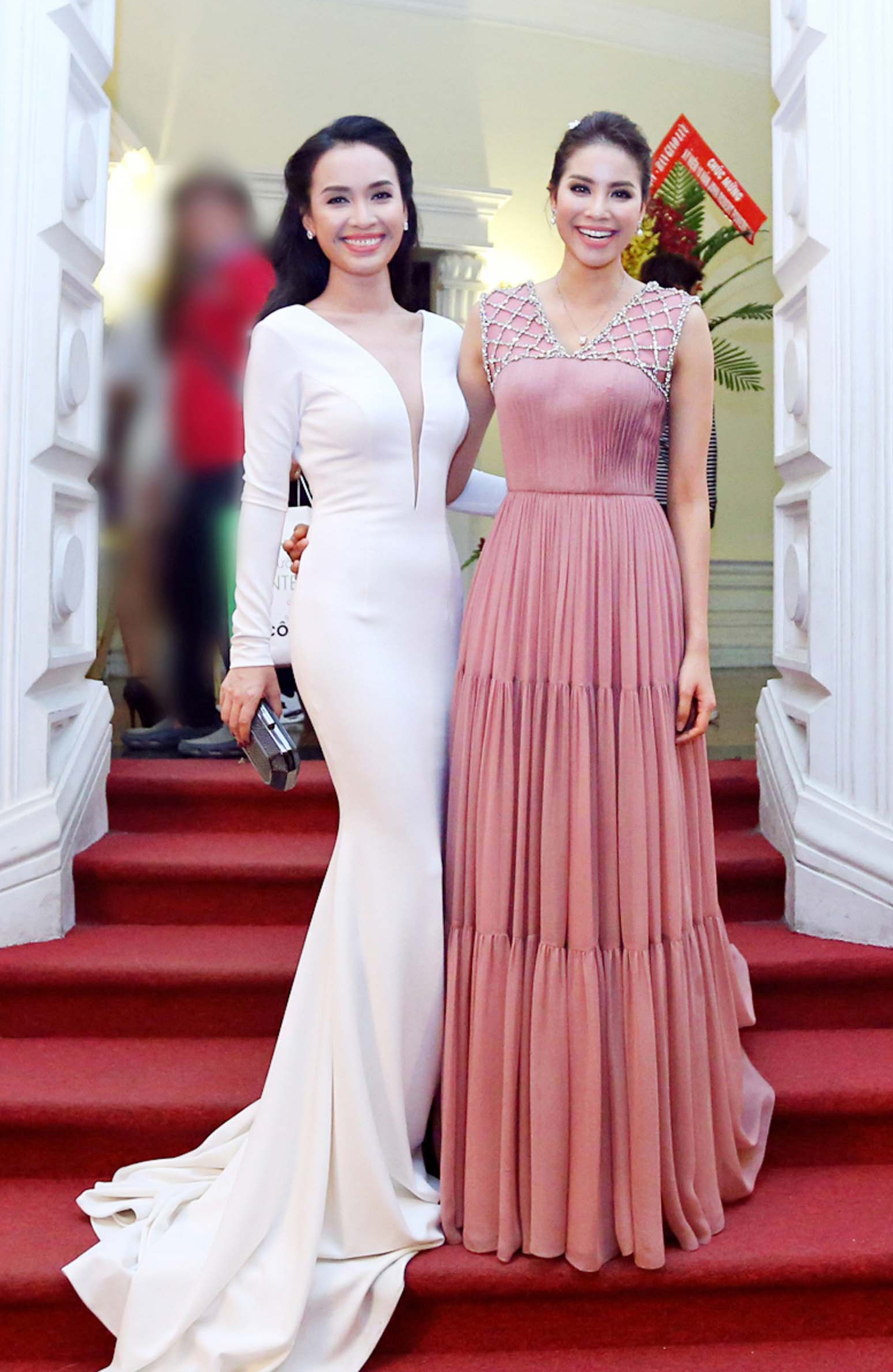 Pham Huong dung vay Dang Thu Thao anh 2