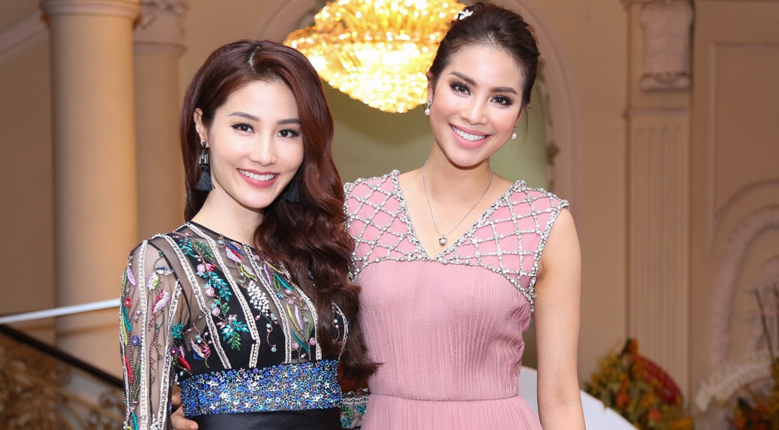 Pham Huong mac lai trang phuc cua Dang Thu Thao hinh anh