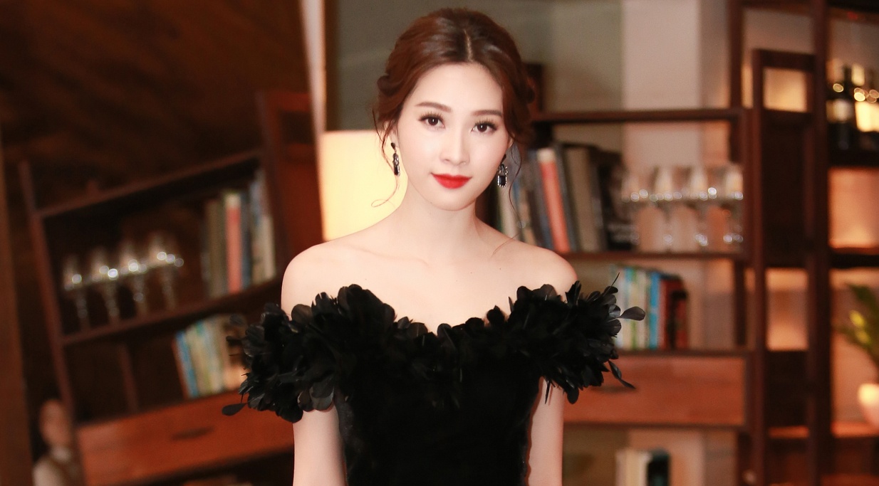 Dang Thu Thao quyen ru voi dam nhung den hinh anh