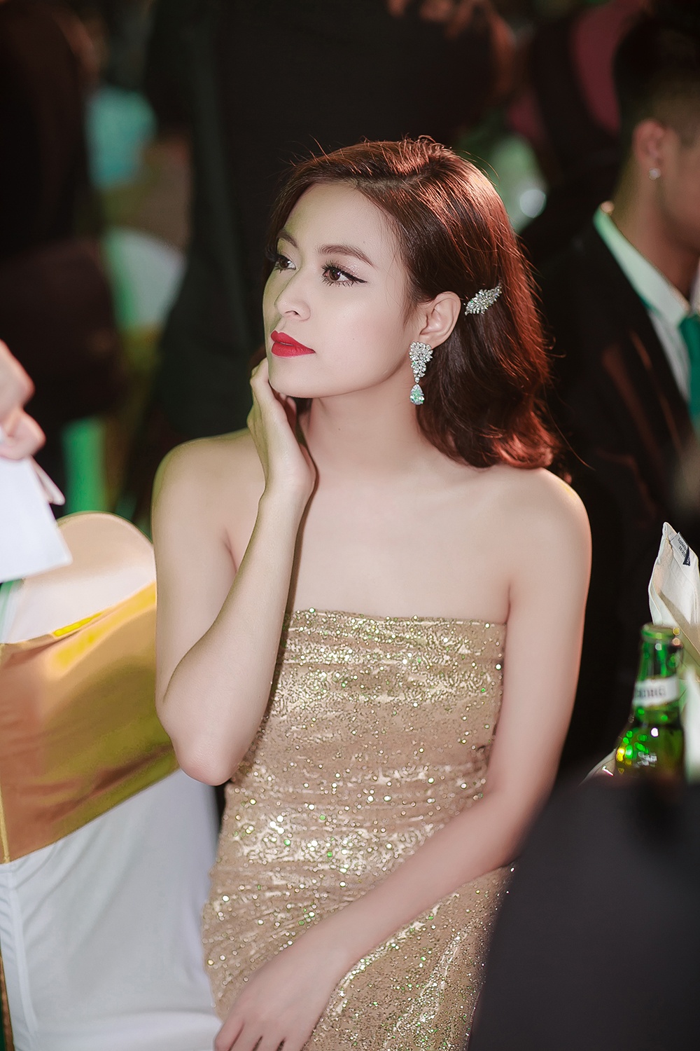 Hoang Thuy Linh dien jumpsuit xuyen thau khoe vu dao anh 2