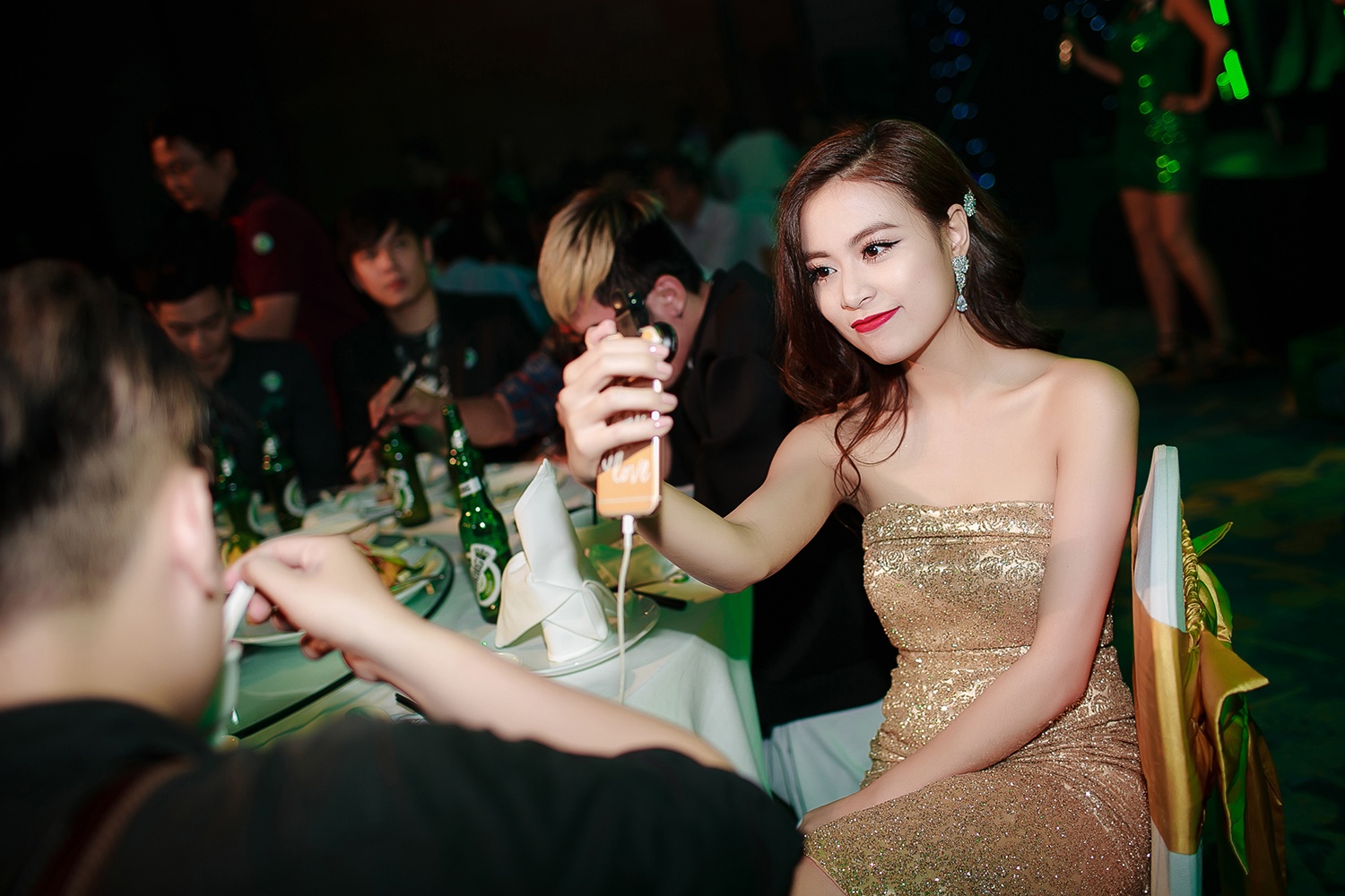 Hoang Thuy Linh dien jumpsuit xuyen thau khoe vu dao anh 3