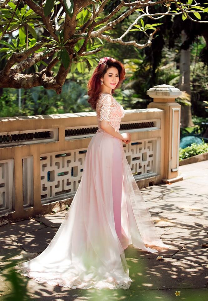 Lương Bích Hữu diện áo dài ảnh 1 Luong Bich Huu dien ao dai anh 1