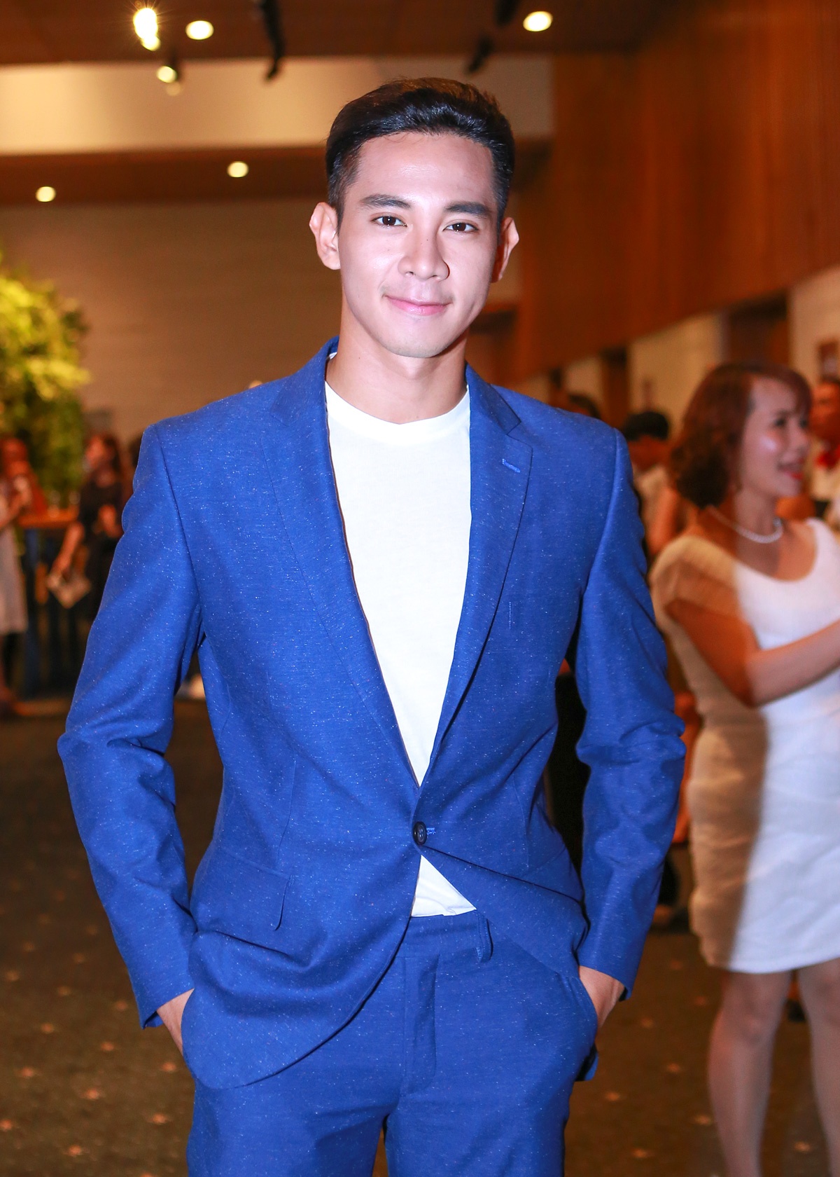 Pham Huong dien dam xe cao anh 5