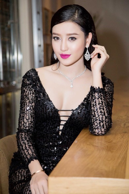 Sao Viet gay chu y voi trang suc tien ty o su kien anh 5