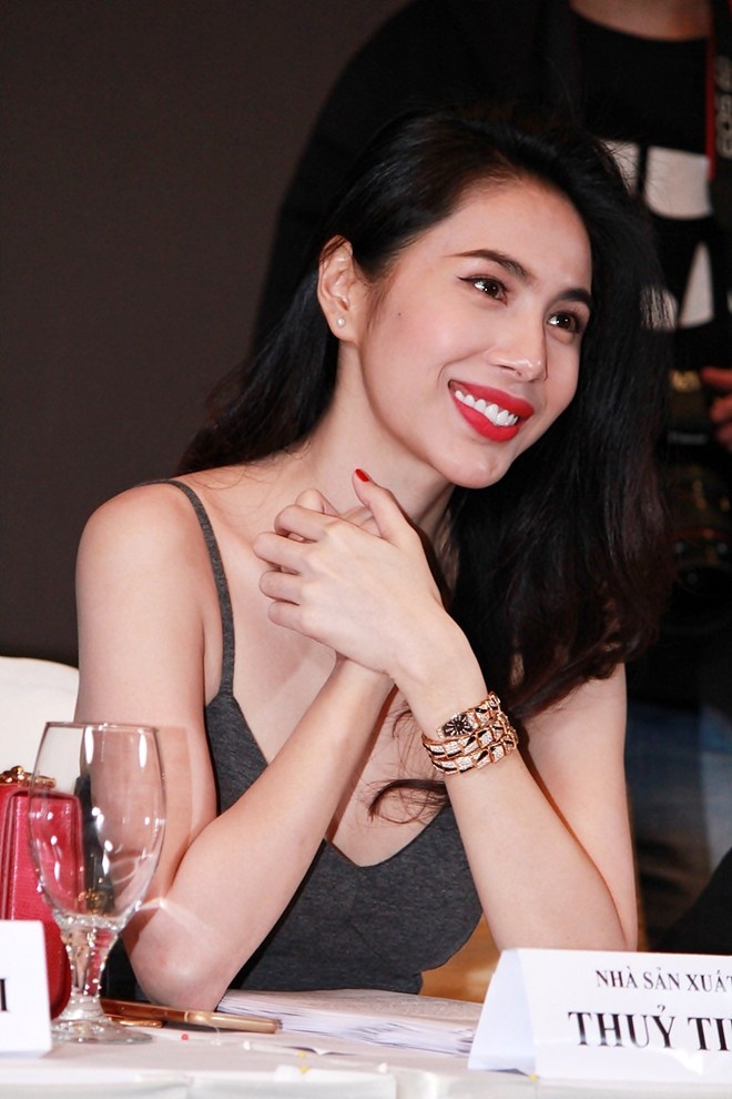 Sao Viet gay chu y voi trang suc tien ty o su kien anh 2