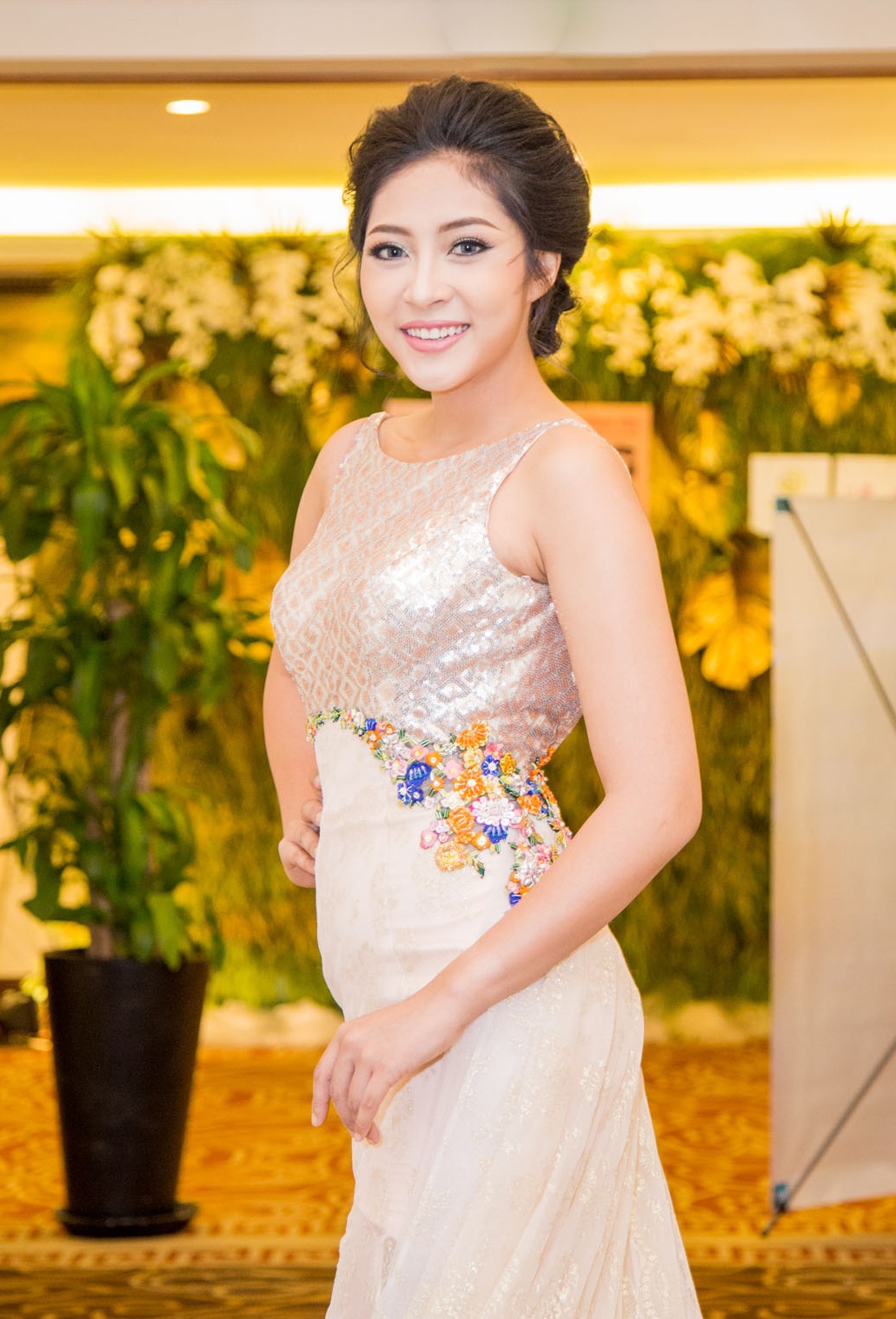 Dang Thu Thao dien dam cuoi kieu sa anh 2