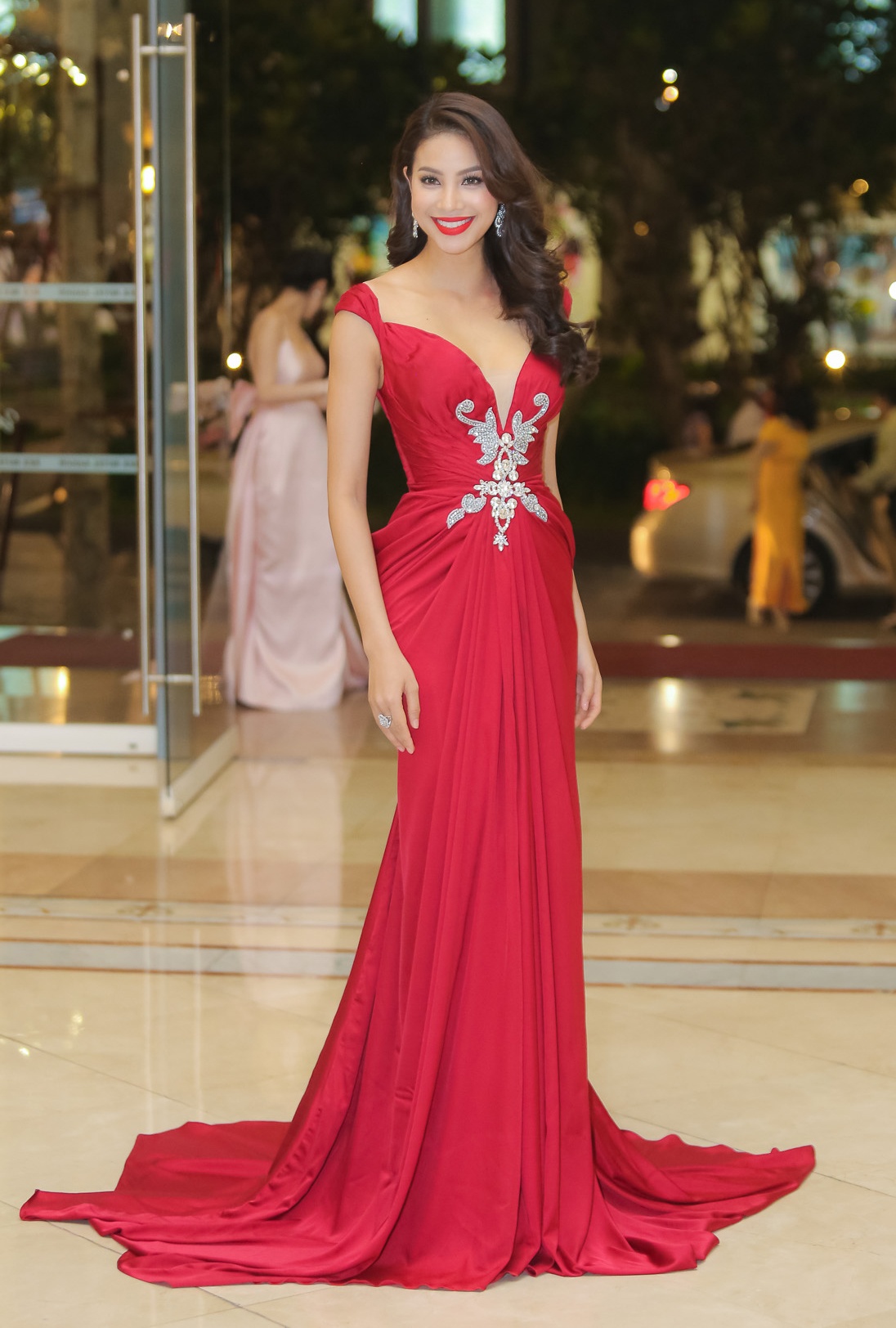 Pham Huong - Lan Khue dien dam goi cam anh 1