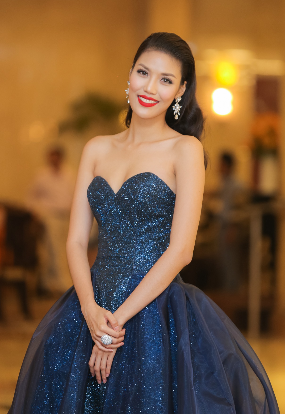 Pham Huong - Lan Khue dien dam goi cam anh 5