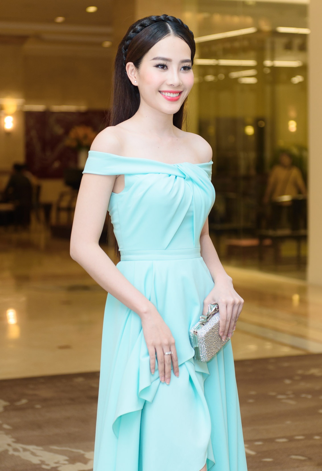 Pham Huong - Lan Khue dien dam goi cam anh 8