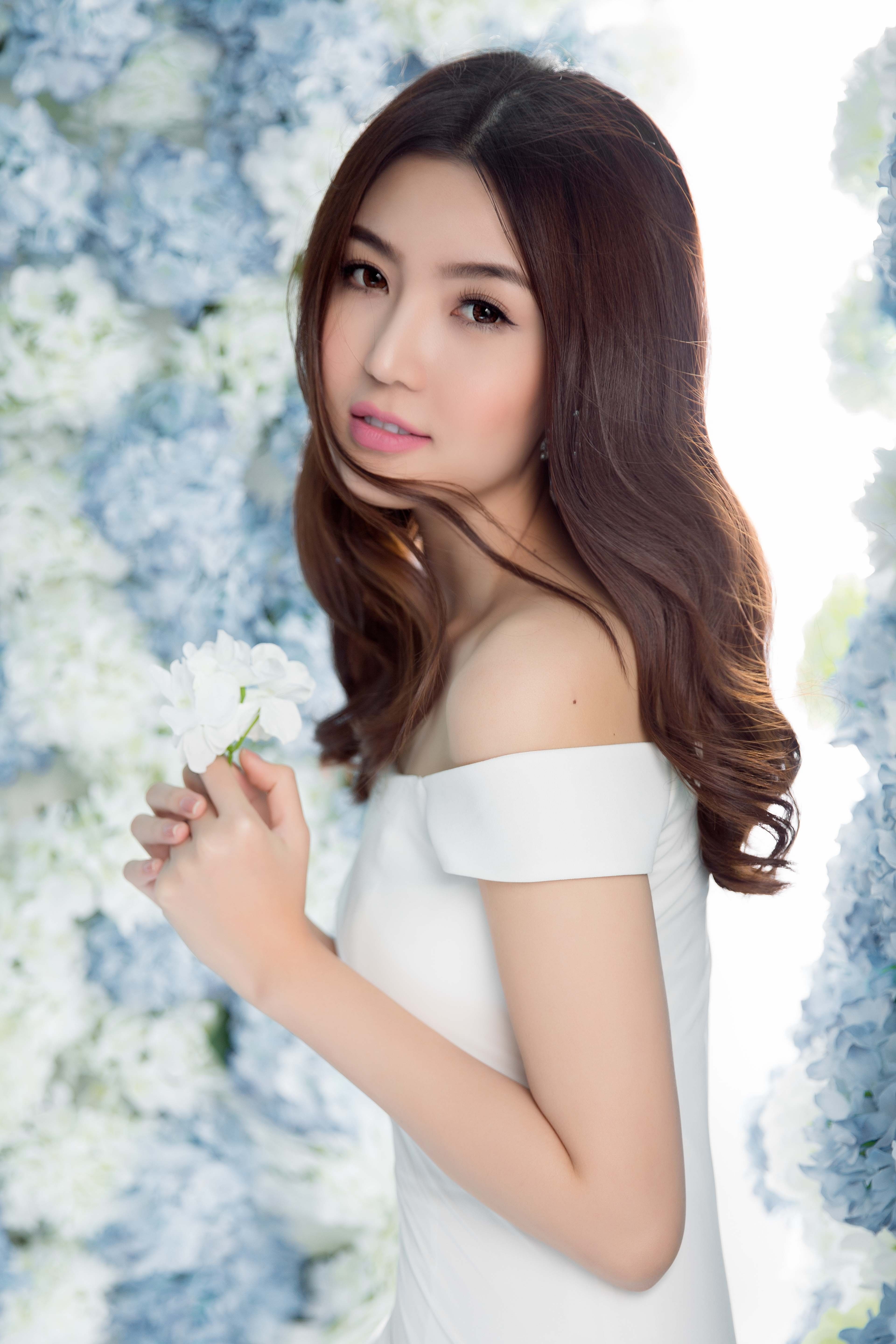 Giai dong Sieu mau 2015 dien dam trang anh 4