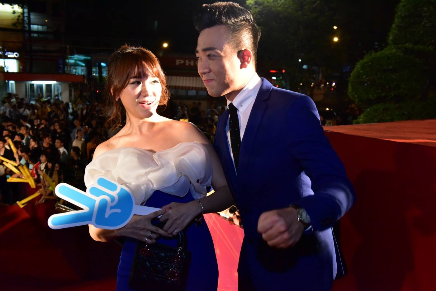 Diem My 9X goi cam tren tham do anh 4