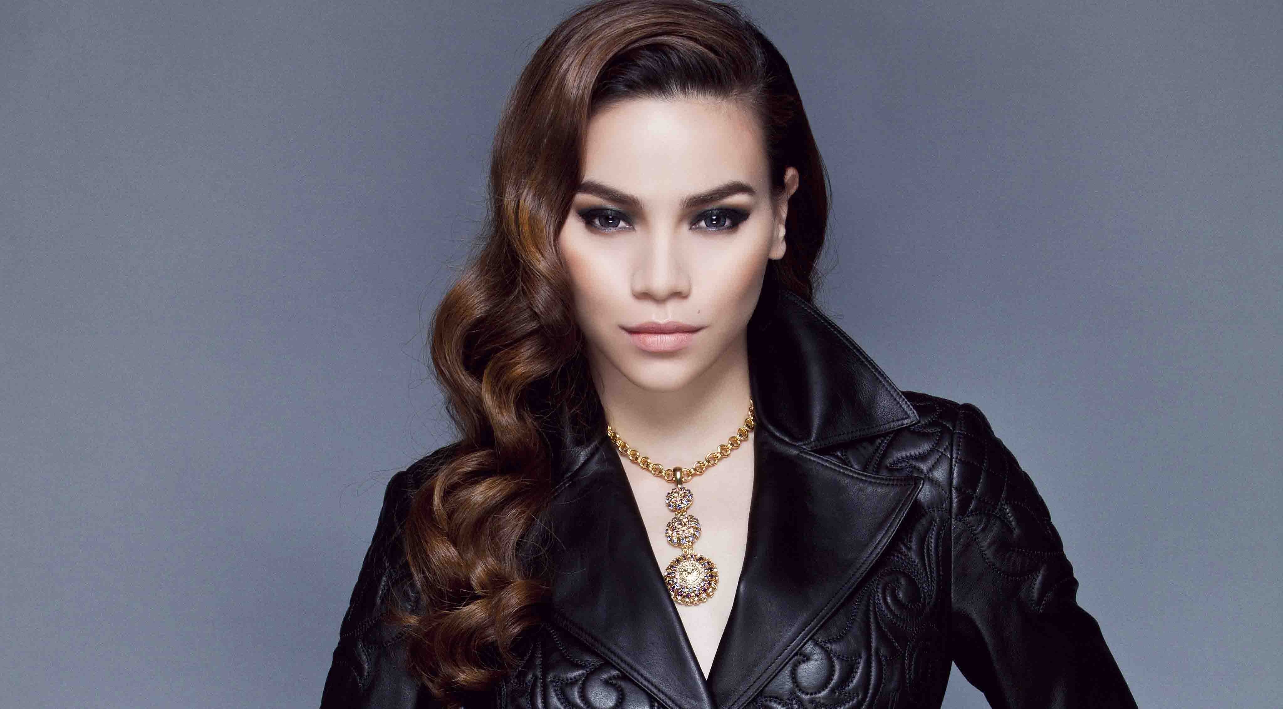 Ha Ho, Pham Huong, Lan Khue ngoi ghe nong The Face hinh anh