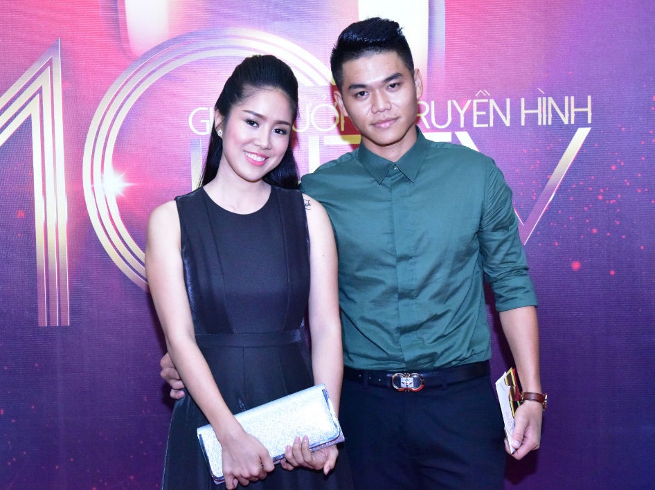 Diem My 9X goi cam tren tham do anh 8